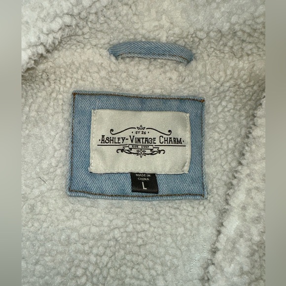 Ashley Vintage Charm Sherpa Lined Denim Jacket - Picture 4 of 8